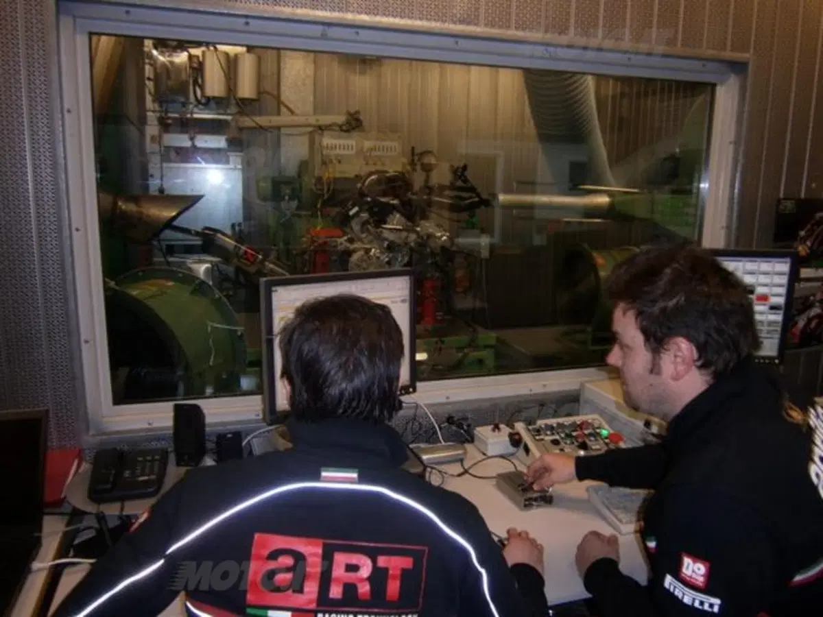 Reparto Corse Aprilia, dove nascono SBK e MotoGP (5)