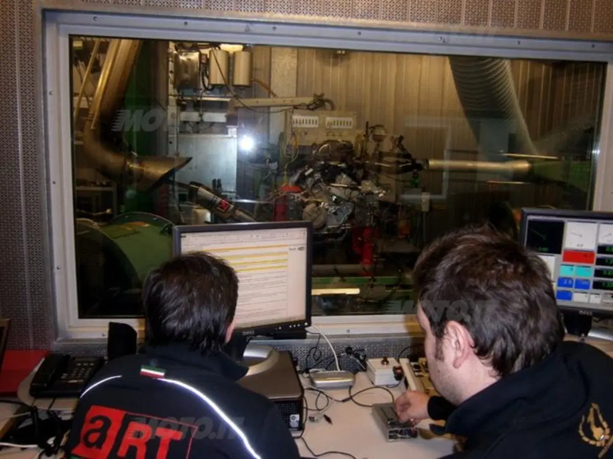 Reparto Corse Aprilia, dove nascono SBK e MotoGP (6)