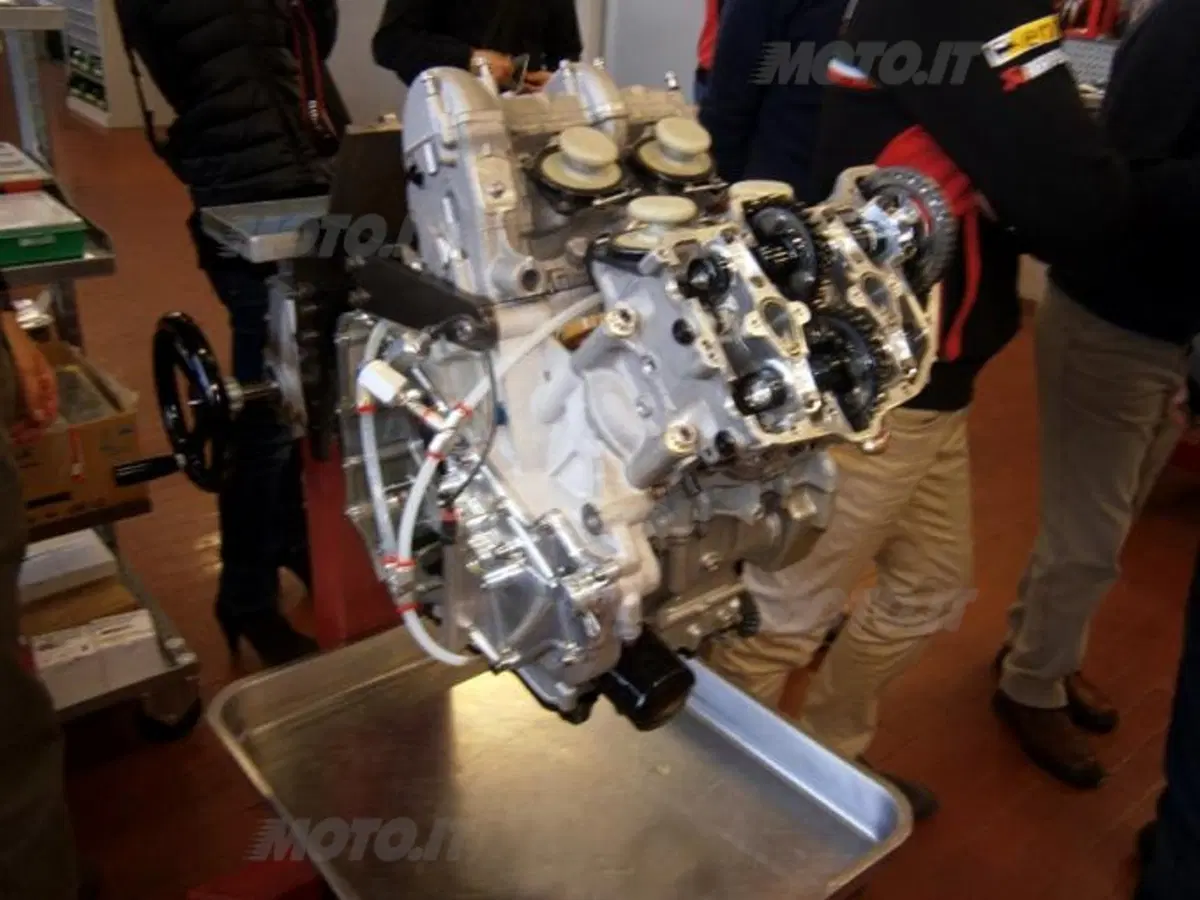 Reparto Corse Aprilia, dove nascono SBK e MotoGP (8)