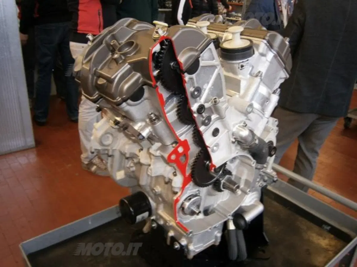 Reparto Corse Aprilia, dove nascono SBK e MotoGP (10)