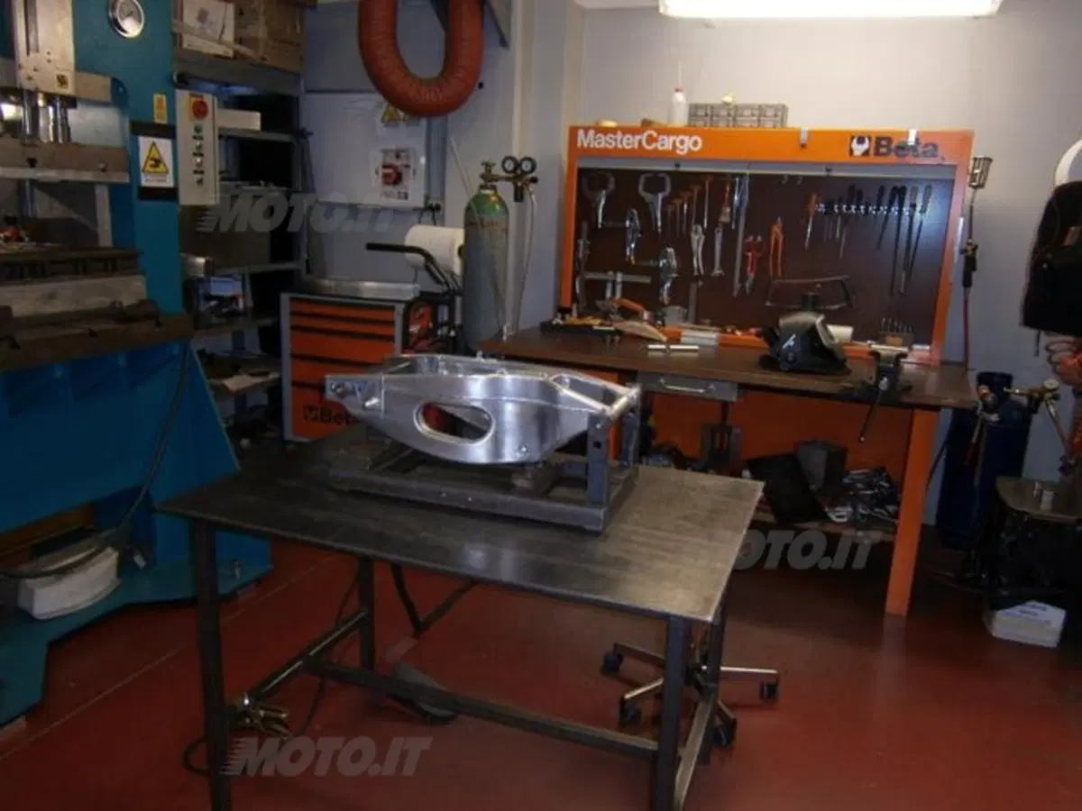 Reparto Corse Aprilia, dove nascono SBK e MotoGP (15)