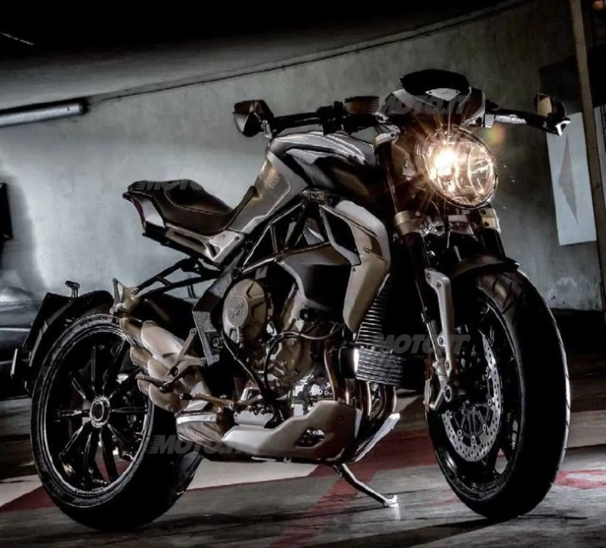 MV Brutale 800 Dragster: foto, caratteristiche e prezzo