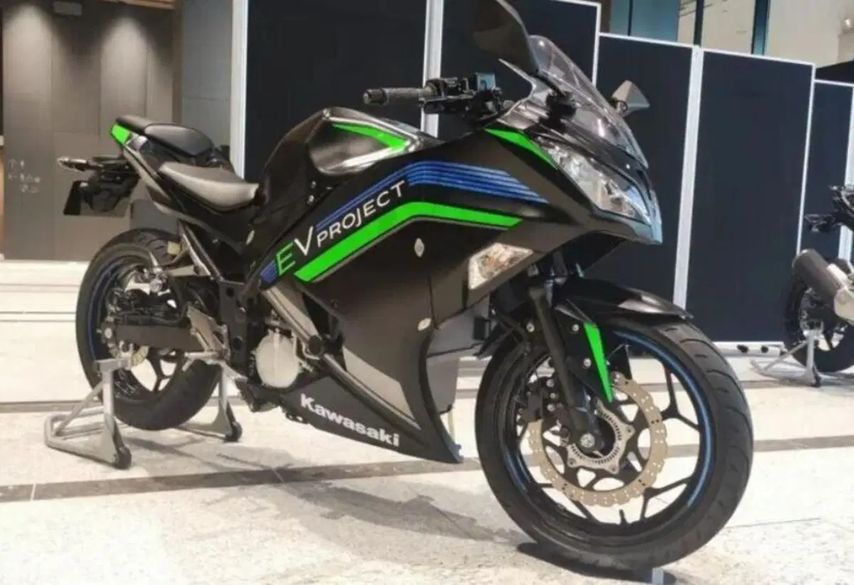 Kawasaki conferma: tre modelli elettrici nel 2022