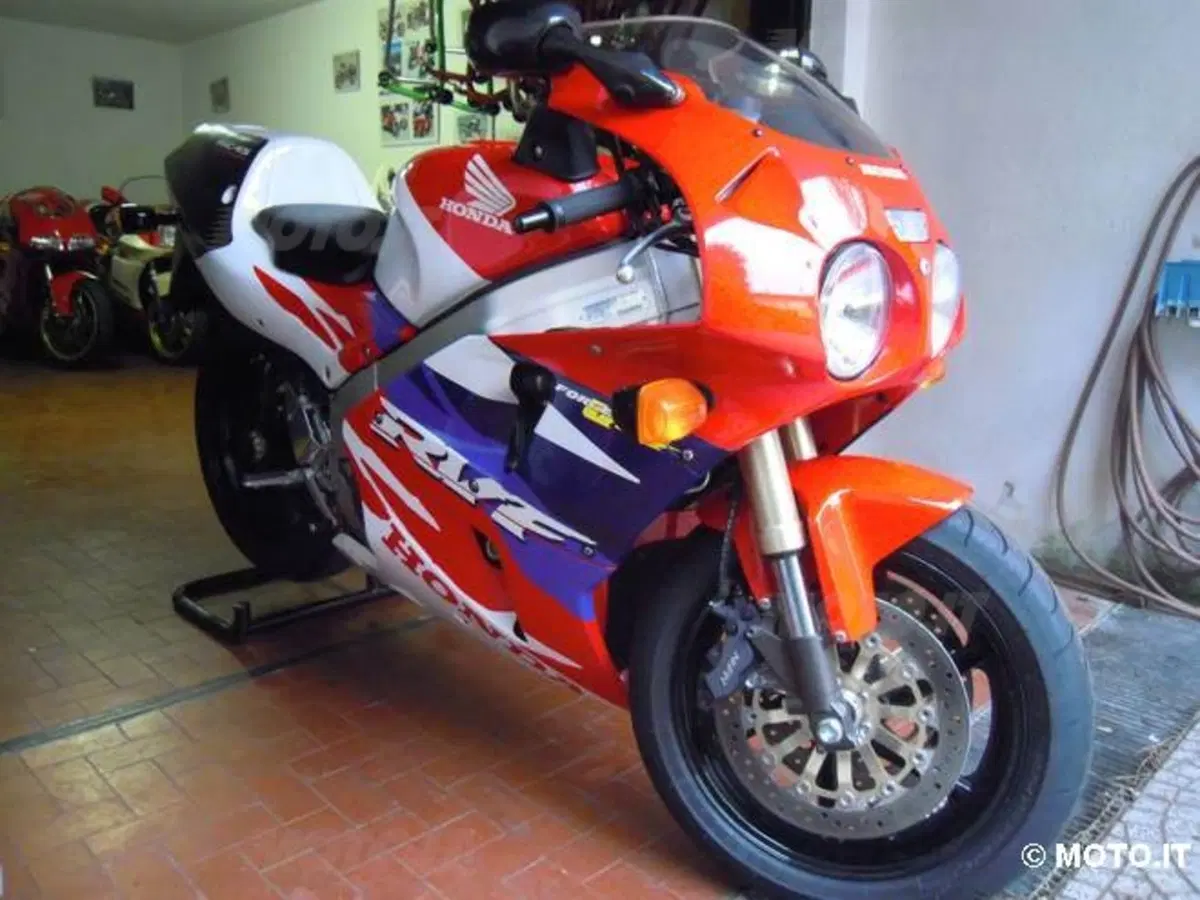 Le Belle e Possibili di Moto.it: Honda RC45 (5)