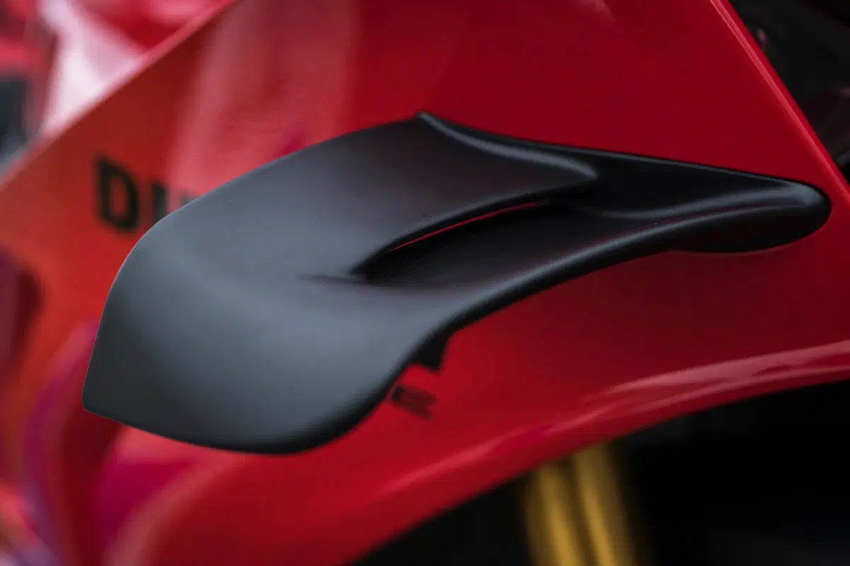 Ducati Panigale V4S ergonomia e aerodinamica (6)