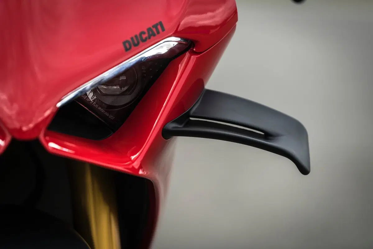 Ducati Panigale V4S ergonomia e aerodinamica (8)