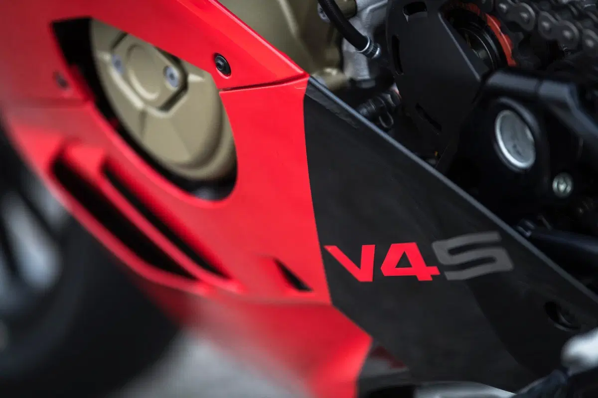 Ducati Panigale V4S ergonomia e aerodinamica (9)