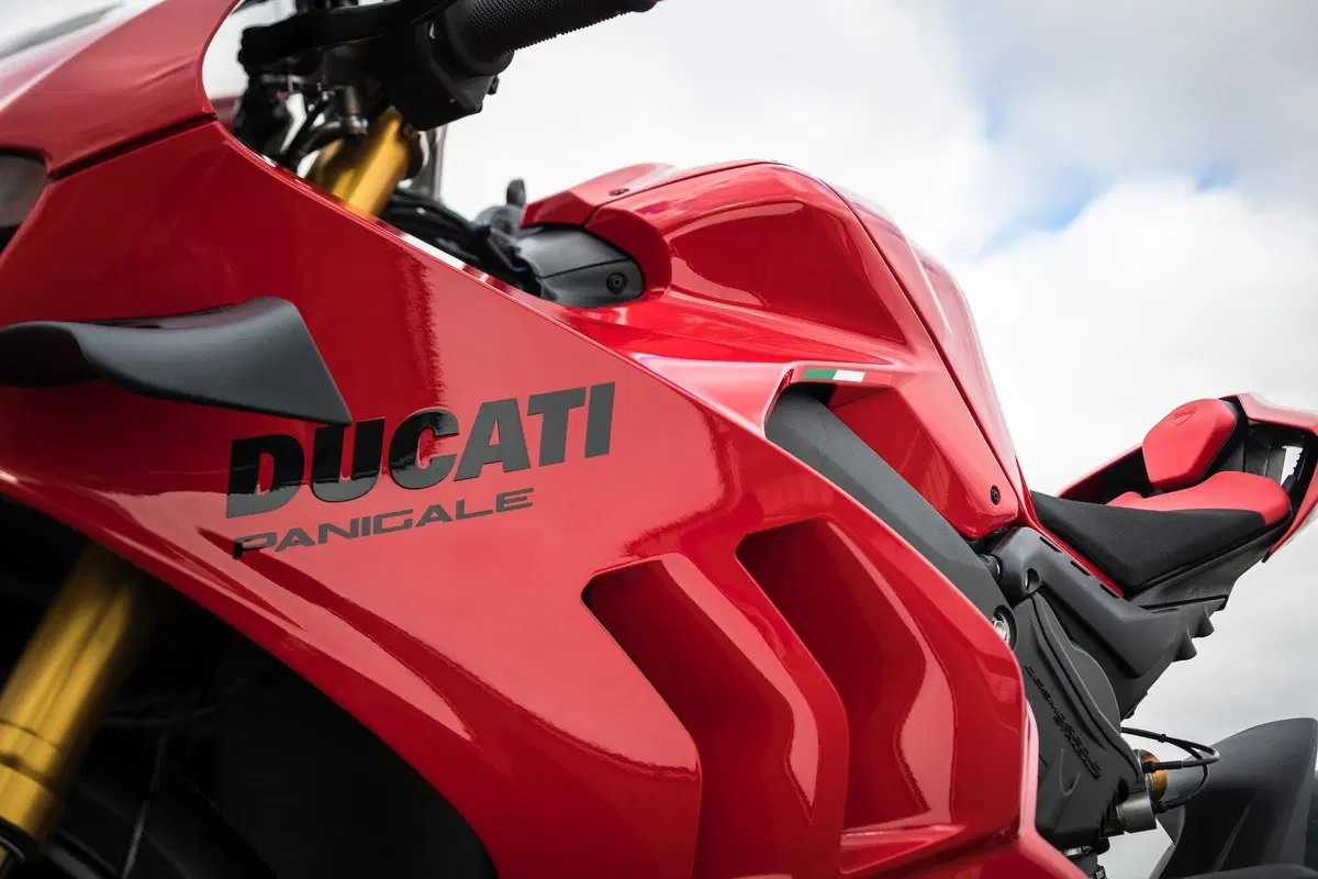 Ducati Panigale V4S ergonomia e aerodinamica (10)