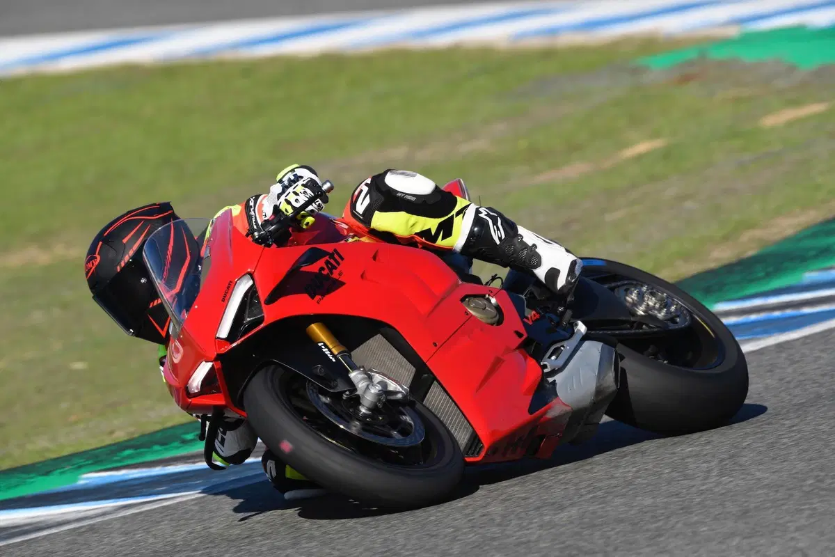 Ducati Panigale V4S 2022 TEST: facile… come una MotoGP (2)