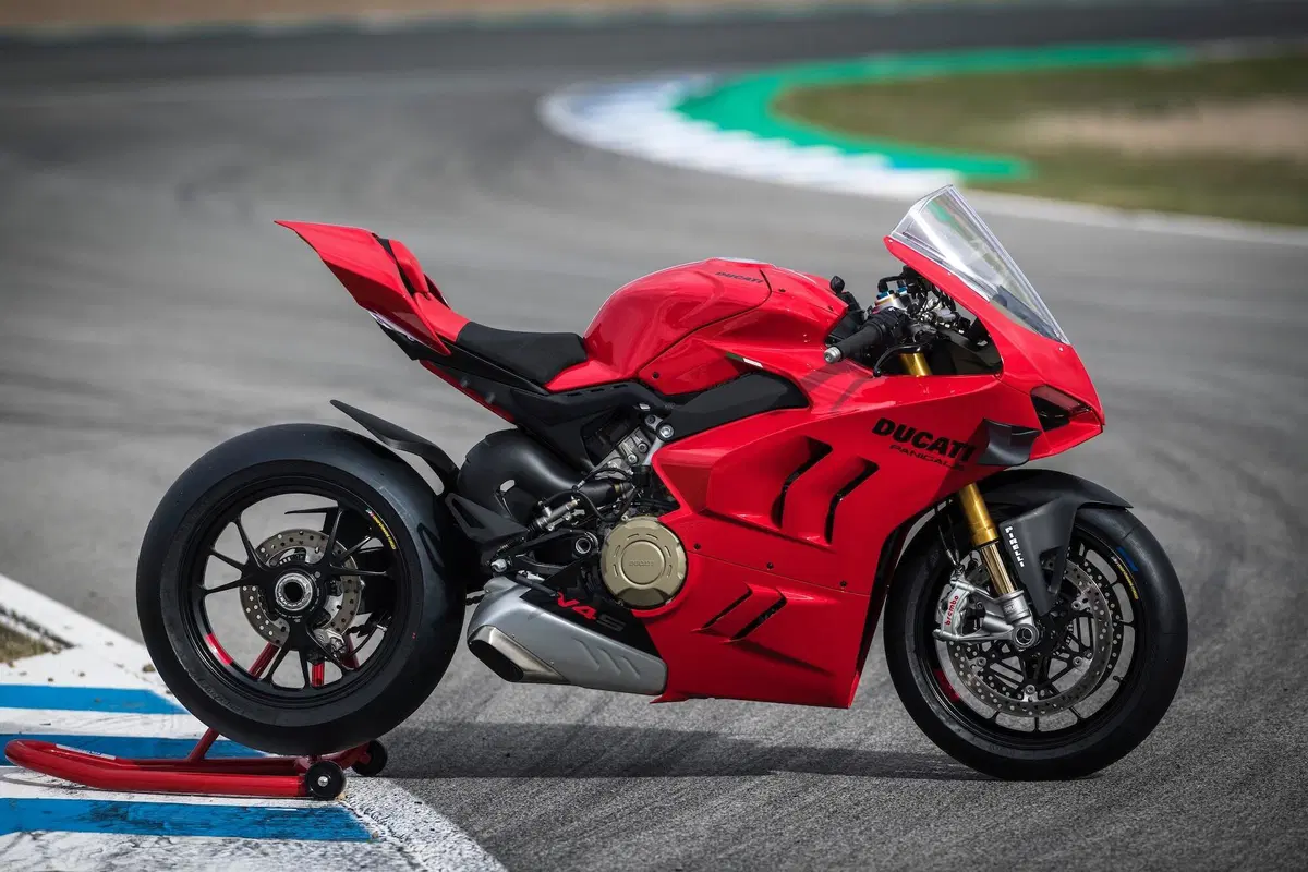 Ducati Panigale V4S 2022 TEST: facile… come una MotoGP (9)
