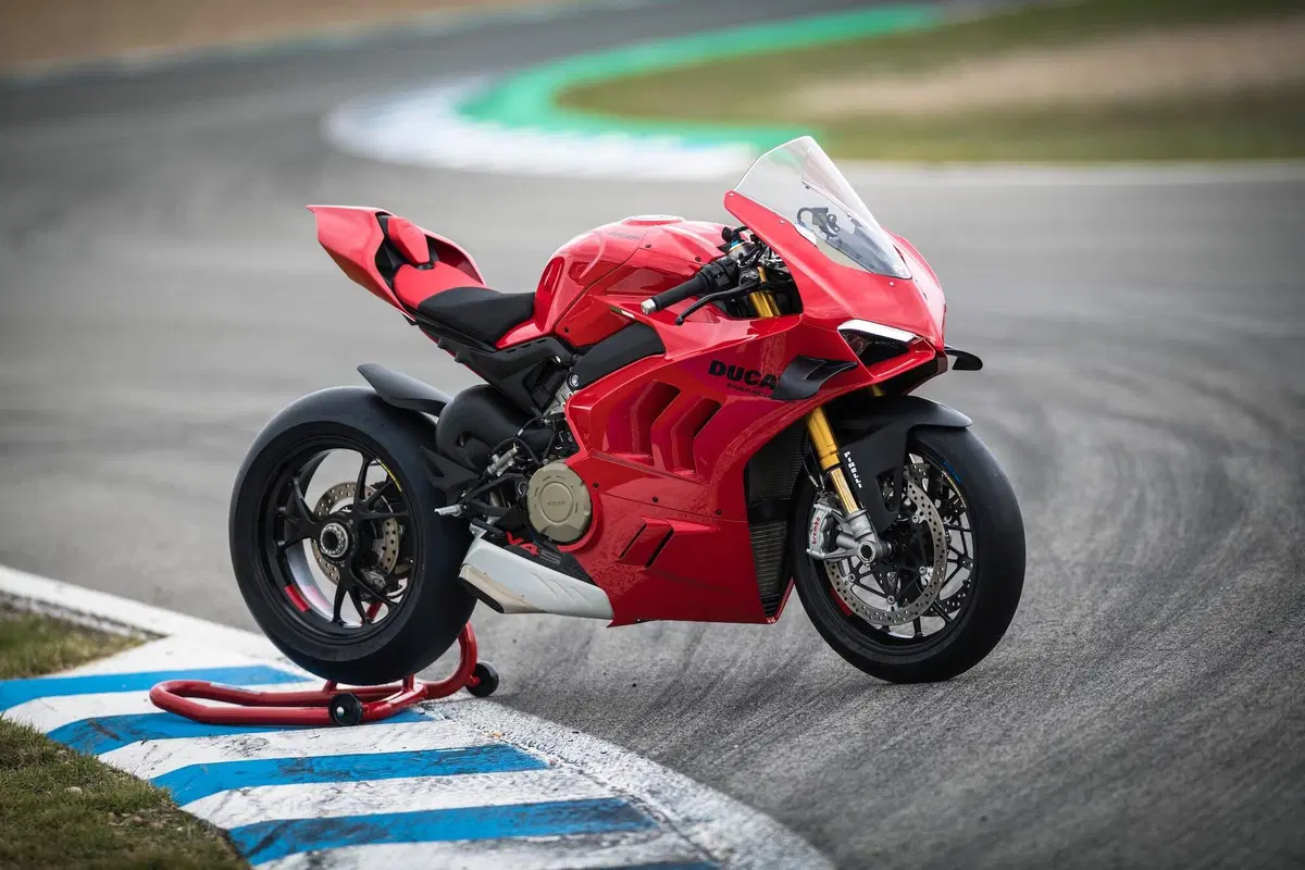Ducati Panigale V4S 2022 TEST: facile… come una MotoGP (10)