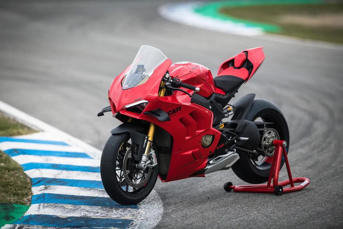 Ducati Panigale V4S 2022 TEST: facile… come una MotoGP (13)