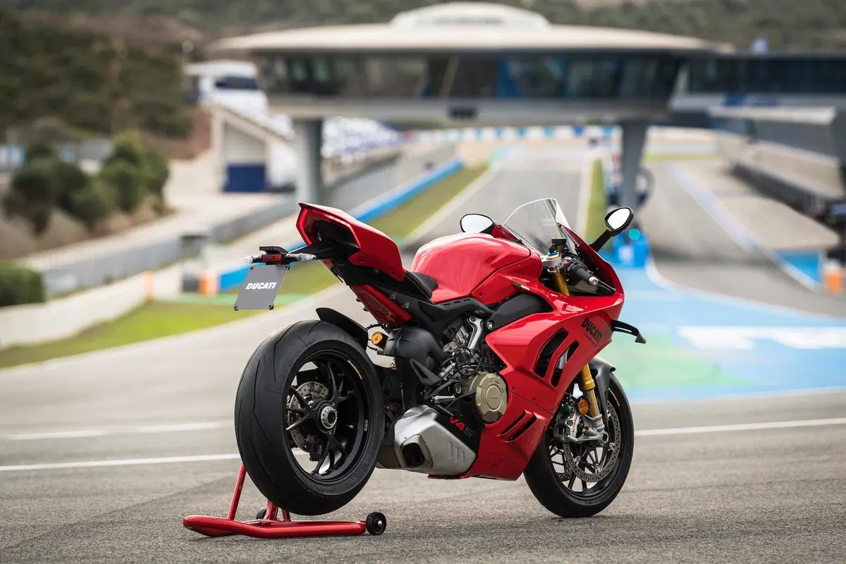 Ducati Panigale V4S 2022 TEST: facile… come una MotoGP (12)