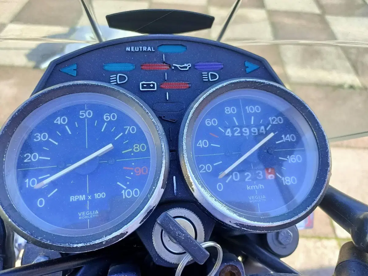 Moto Guzzi V50 (4)