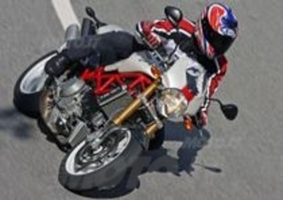 Guida alla Ducati Monster Quattro valvole