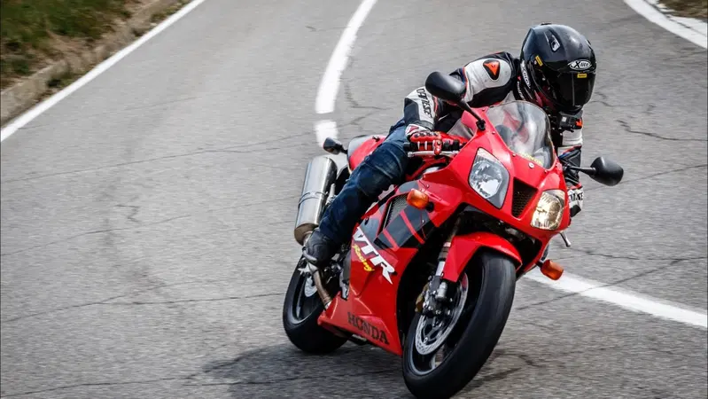 Bollo per moto d'epoca e youngtimer: resta l'esenzione. Cancellato l'emendamento