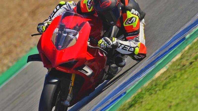 Ducati Panigale V4S 2022 TEST: facile&hellip; come una MotoGP