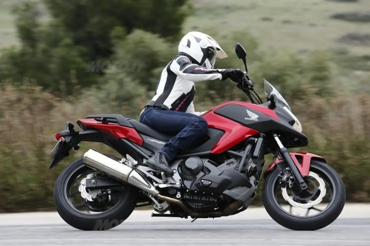 Honda NC750X DCT  (6)