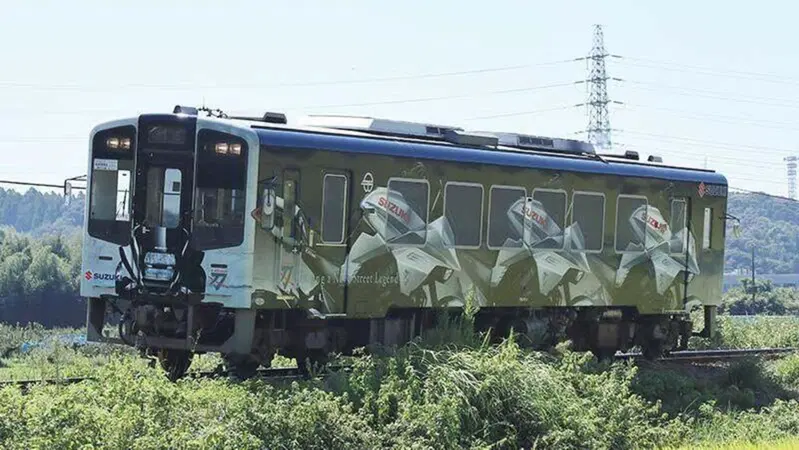 Suzuki Katana diventa una stazione (ed era gi&agrave; un treno)