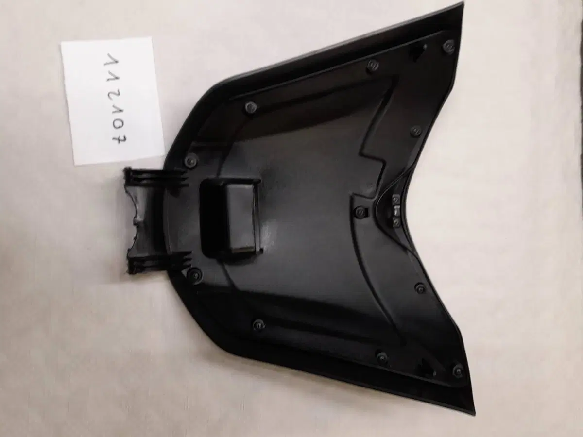 SPORTELLO BAULETTO ANTERIORE PIAGGIO BEVERLY 300 (2)
