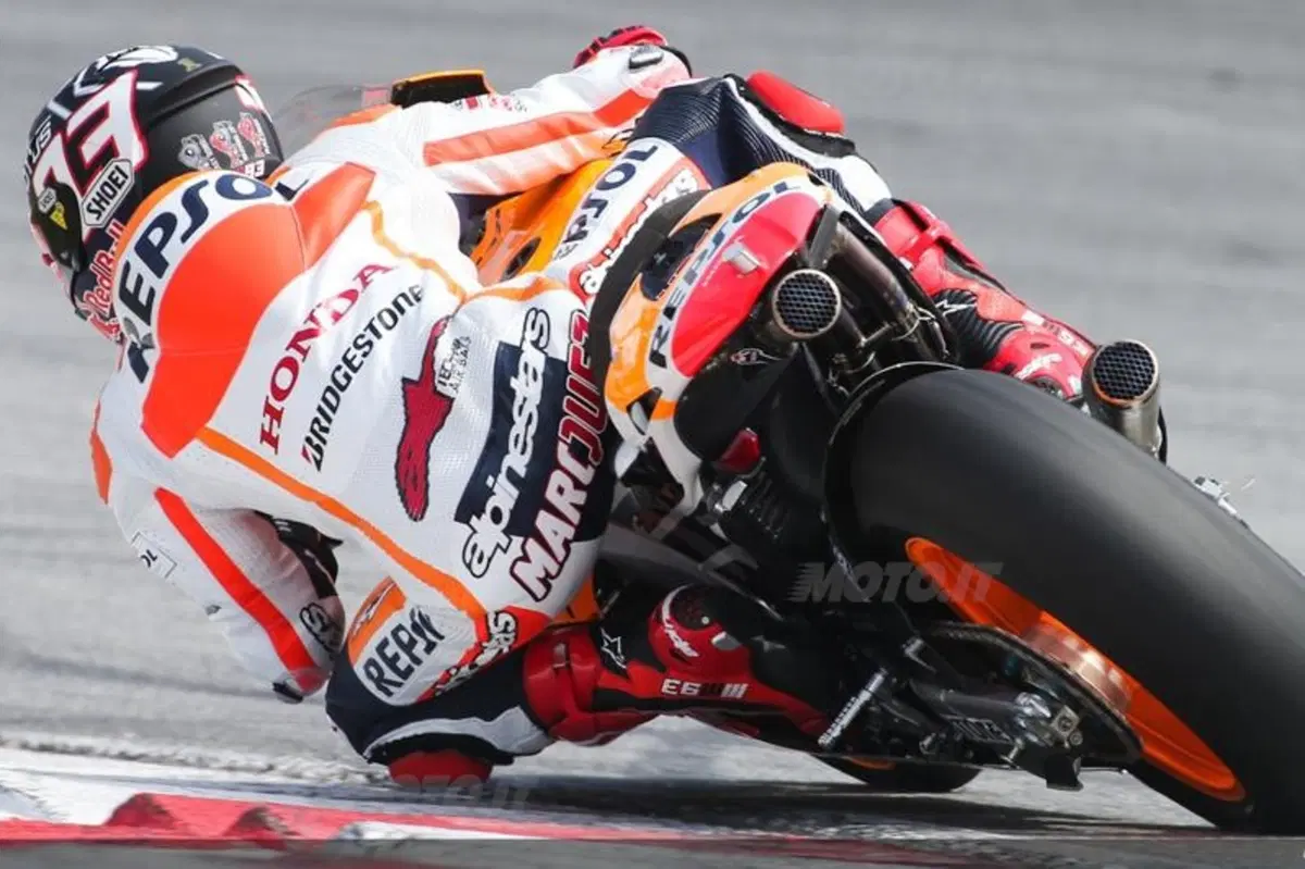 Marquez domina la tre giorni di test a Sepang. Rossi molto vicino (15)