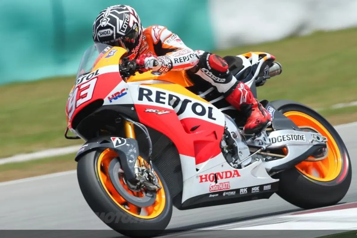 Marquez domina la tre giorni di test a Sepang. Rossi molto vicino (16)