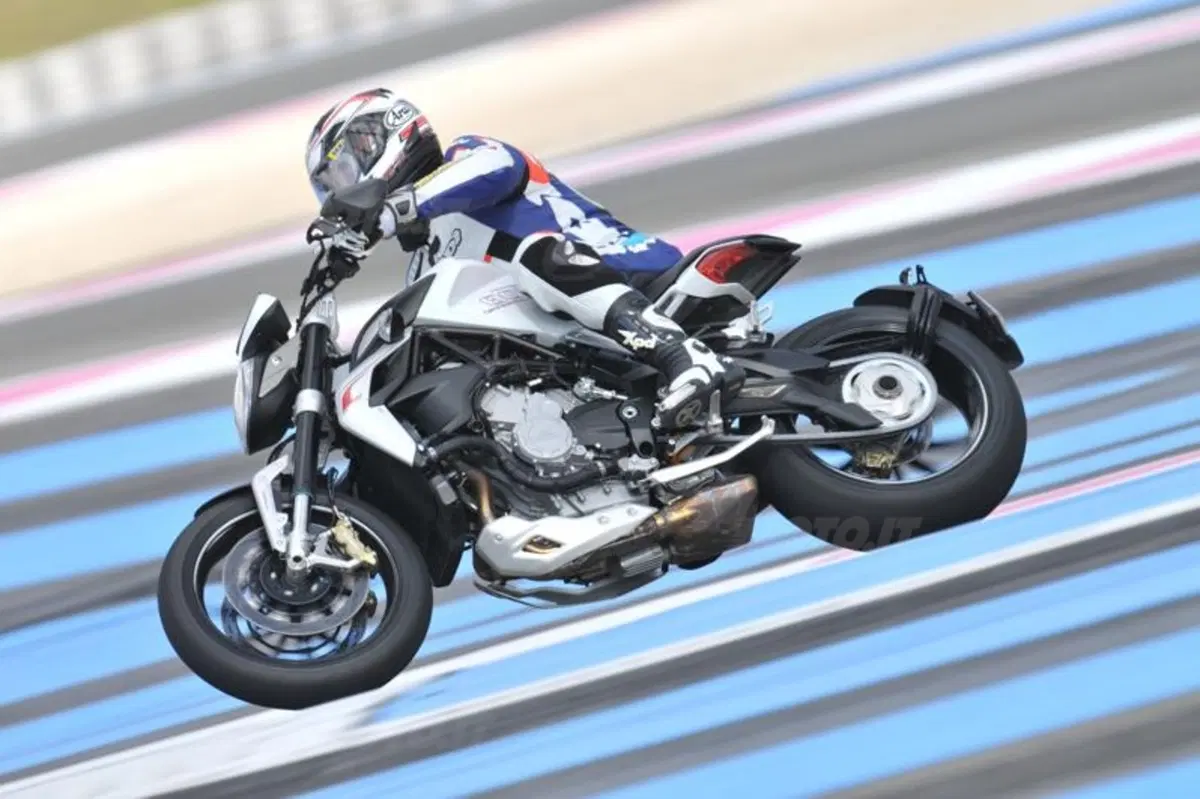 MV Agusta Brutale 800 Dragster  (4)
