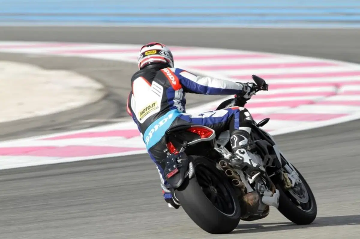 MV Agusta Brutale 800 Dragster  (5)