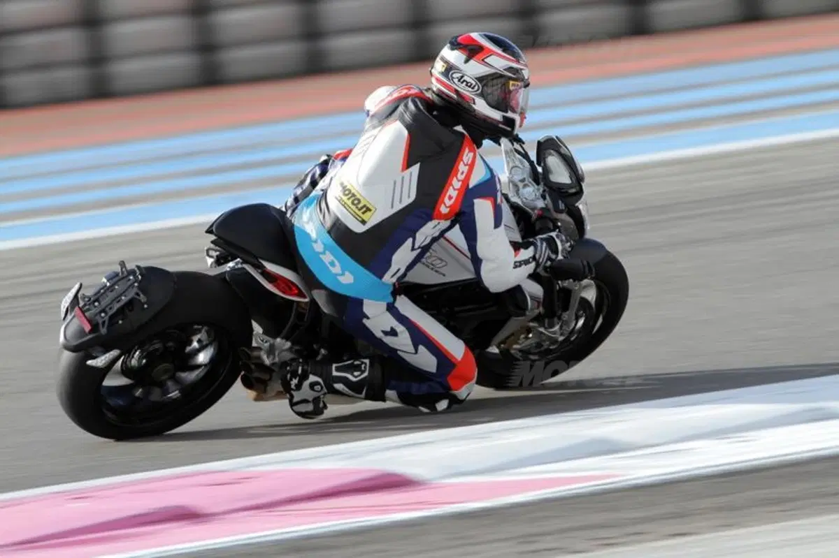 MV Agusta Brutale 800 Dragster  (6)