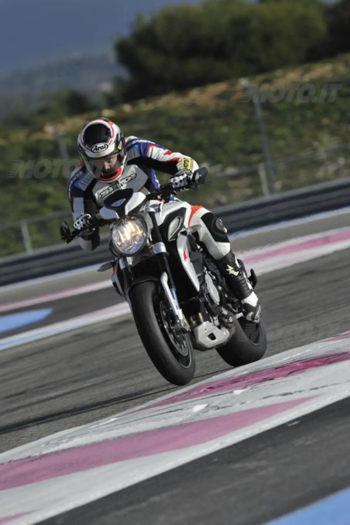 MV Agusta Brutale 800 Dragster  (8)