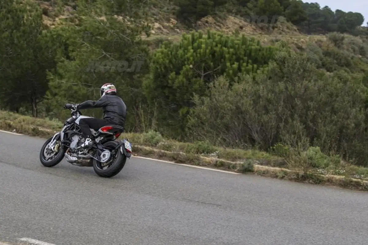 MV Agusta Brutale 800 Dragster  (12)