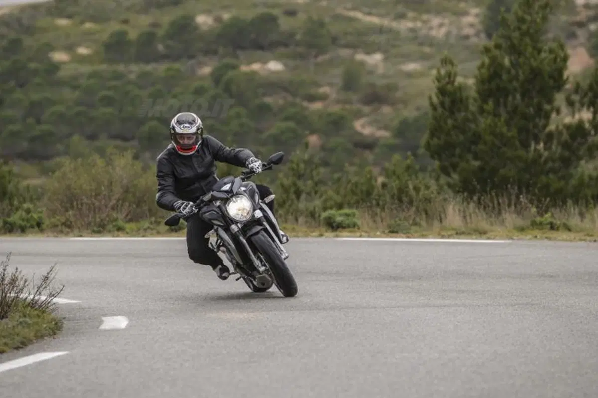 MV Agusta Brutale 800 Dragster  (13)