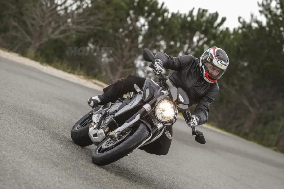 MV Agusta Brutale 800 Dragster  (16)