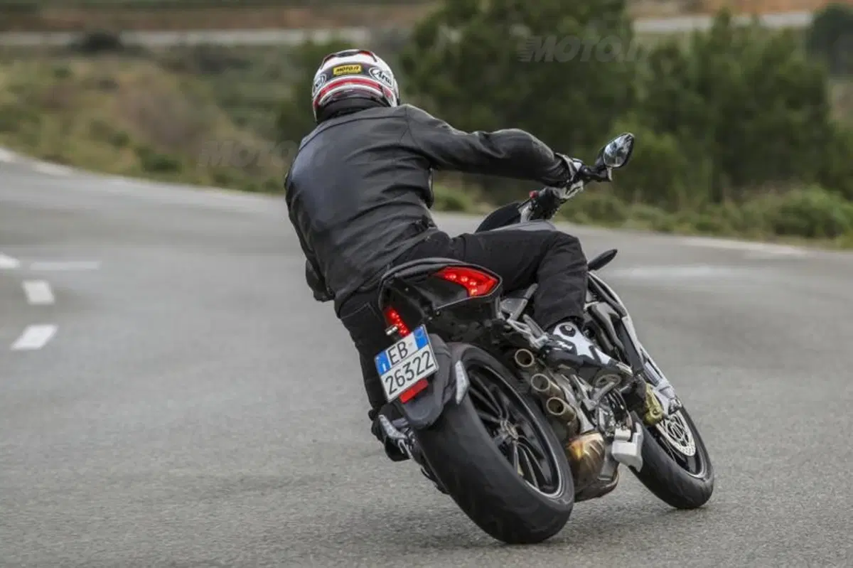 MV Agusta Brutale 800 Dragster  (18)