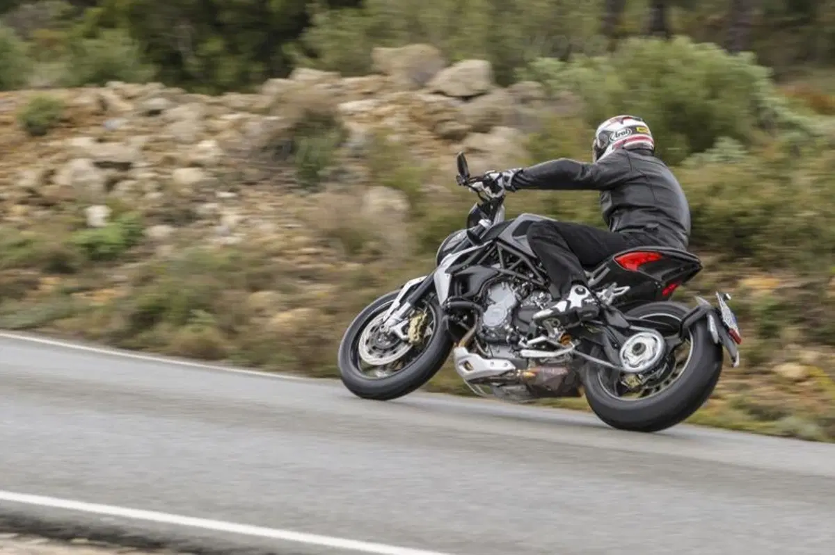 MV Agusta Brutale 800 Dragster  (19)