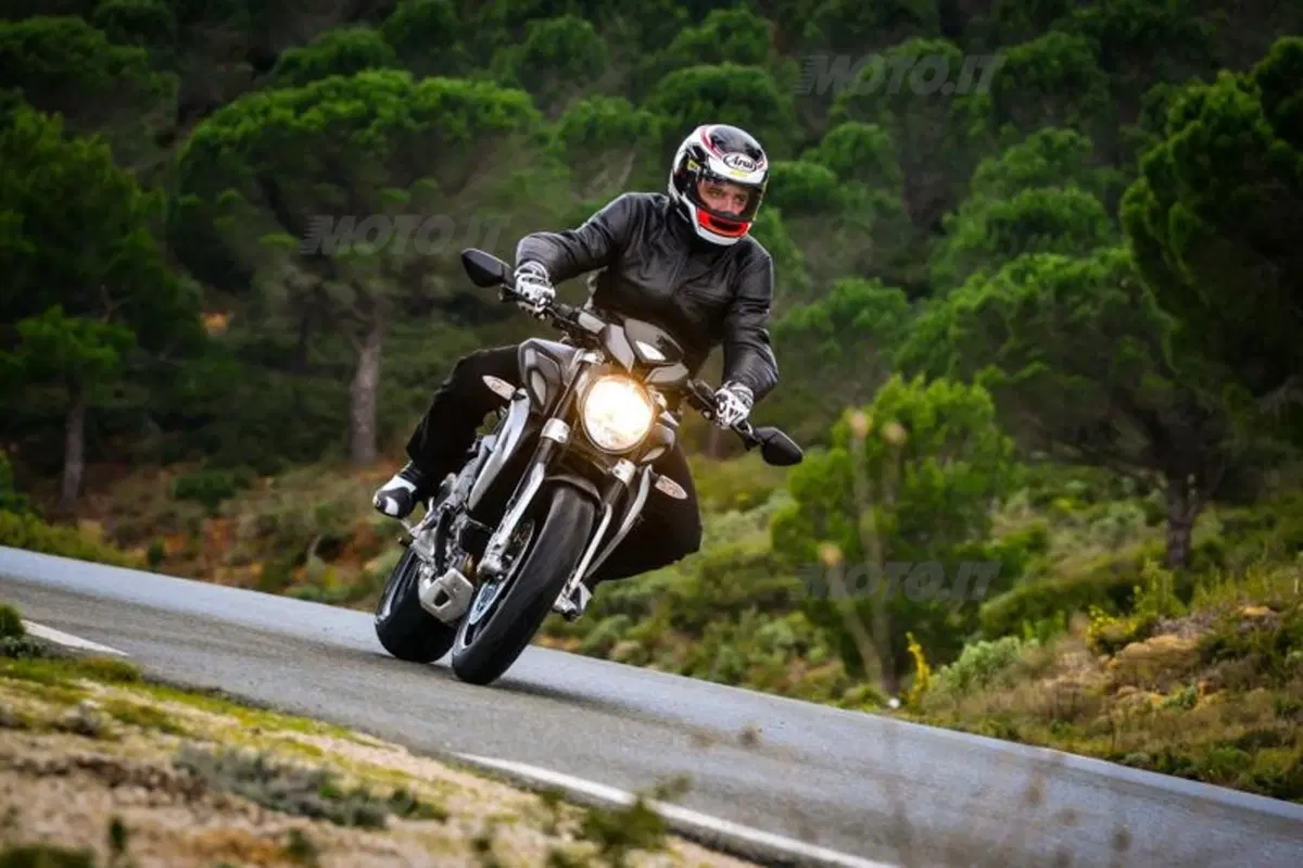 MV Agusta Brutale 800 Dragster  (22)