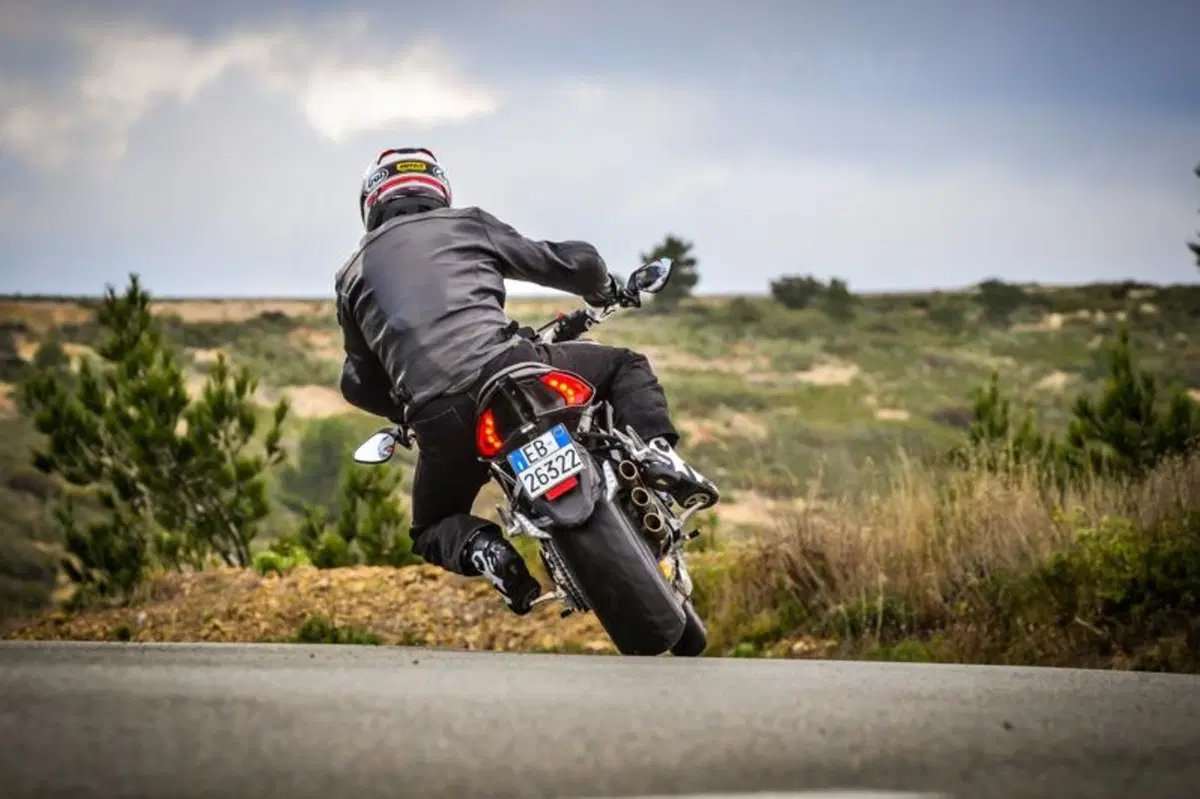 MV Agusta Brutale 800 Dragster  (23)