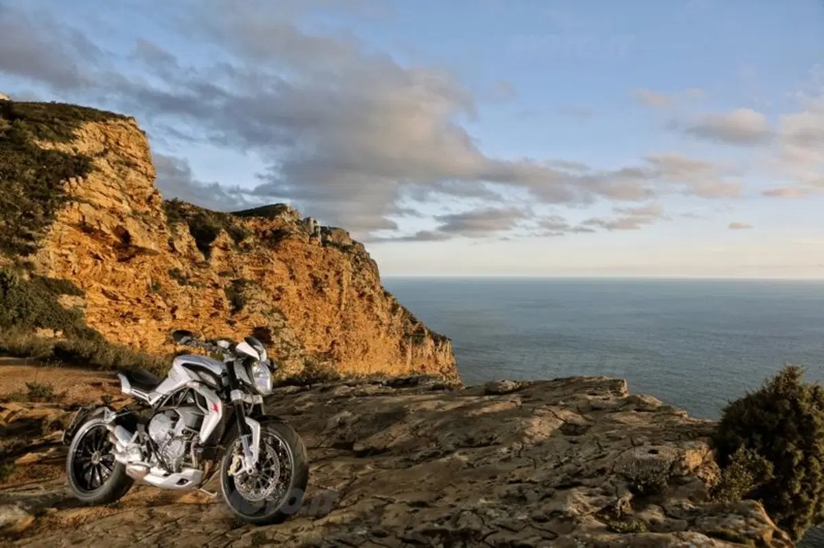 MV Agusta Brutale 800 Dragster  (26)