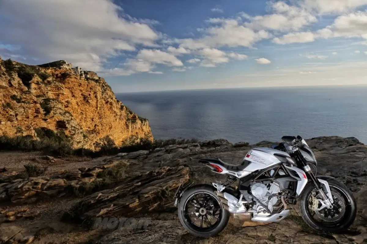 MV Agusta Brutale 800 Dragster  (27)