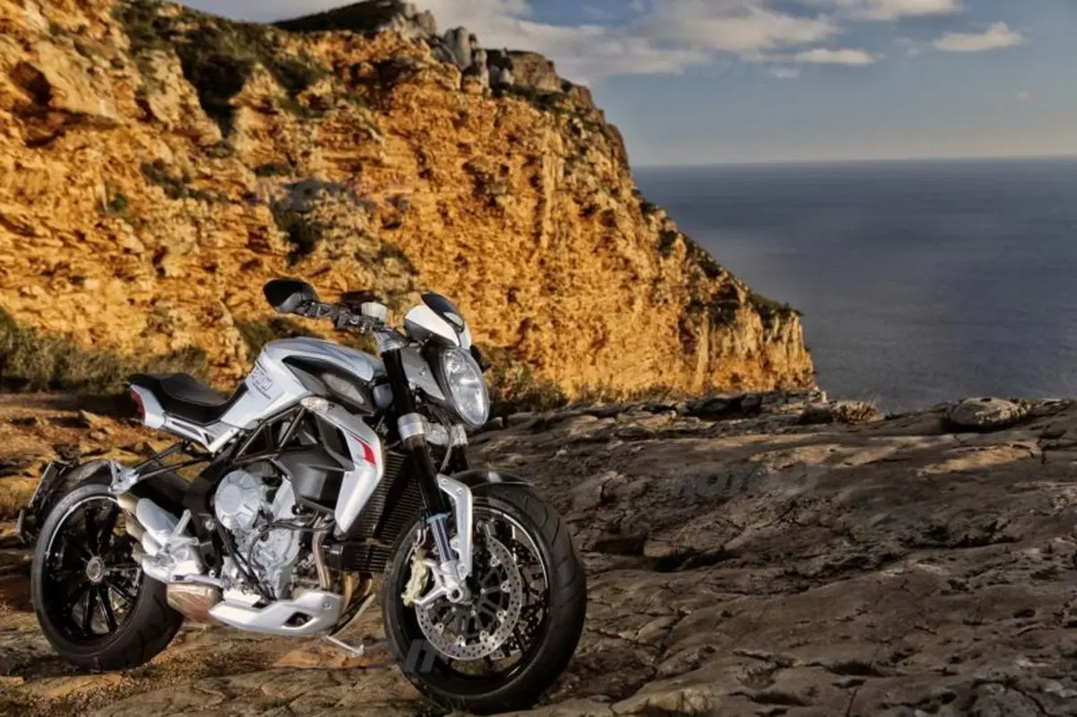 MV Agusta Brutale 800 Dragster  (28)