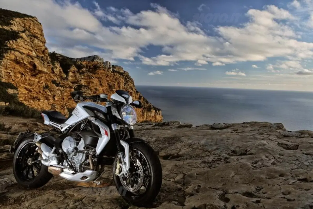 MV Agusta Brutale 800 Dragster  (30)