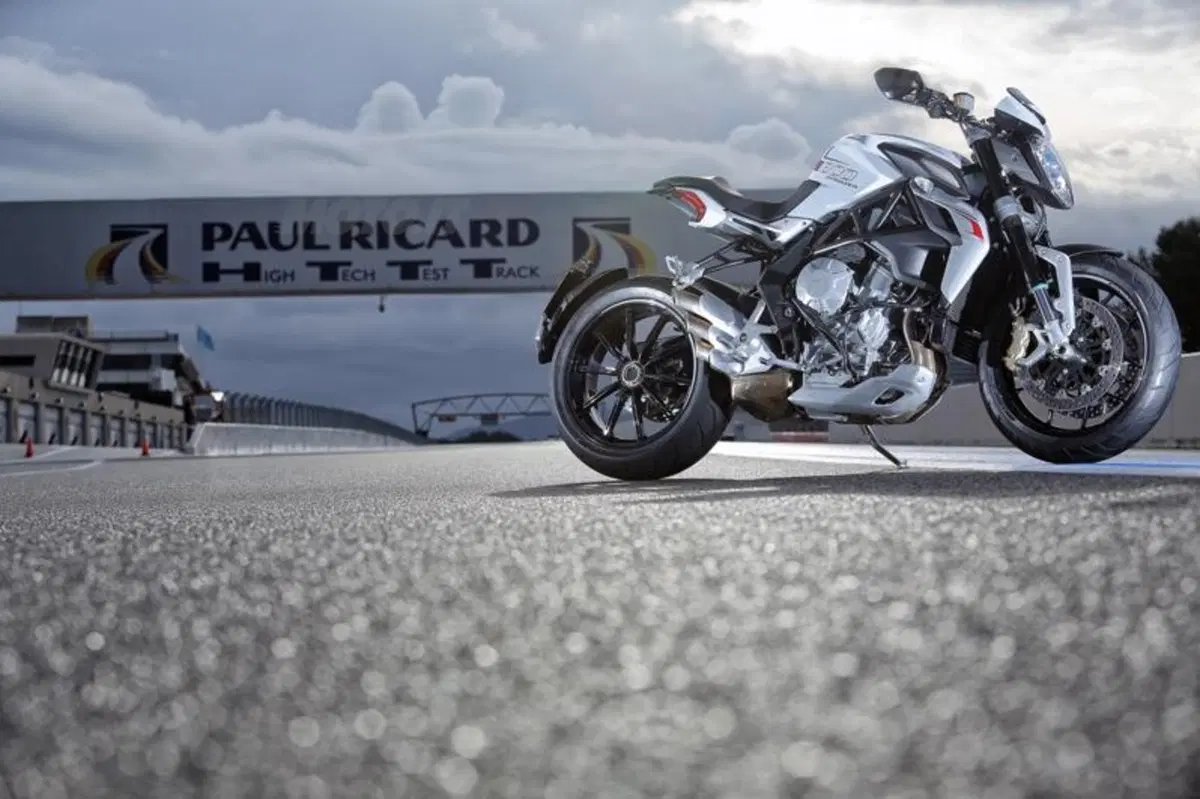 MV Agusta Brutale 800 Dragster  (32)