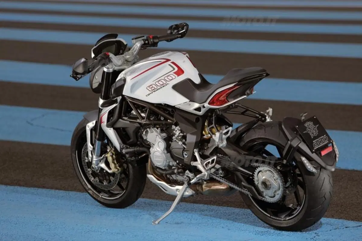 MV Agusta Brutale 800 Dragster  (34)