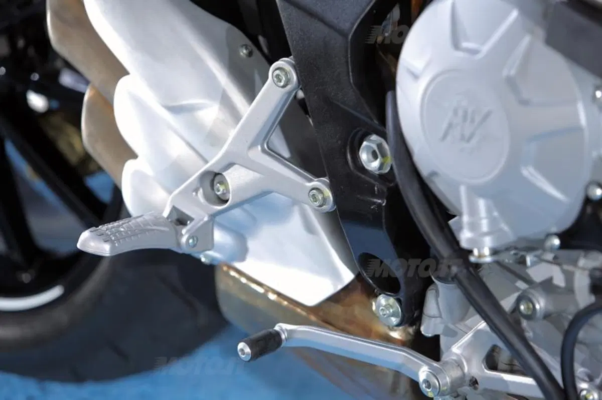 MV Agusta Brutale 800 Dragster  (45)