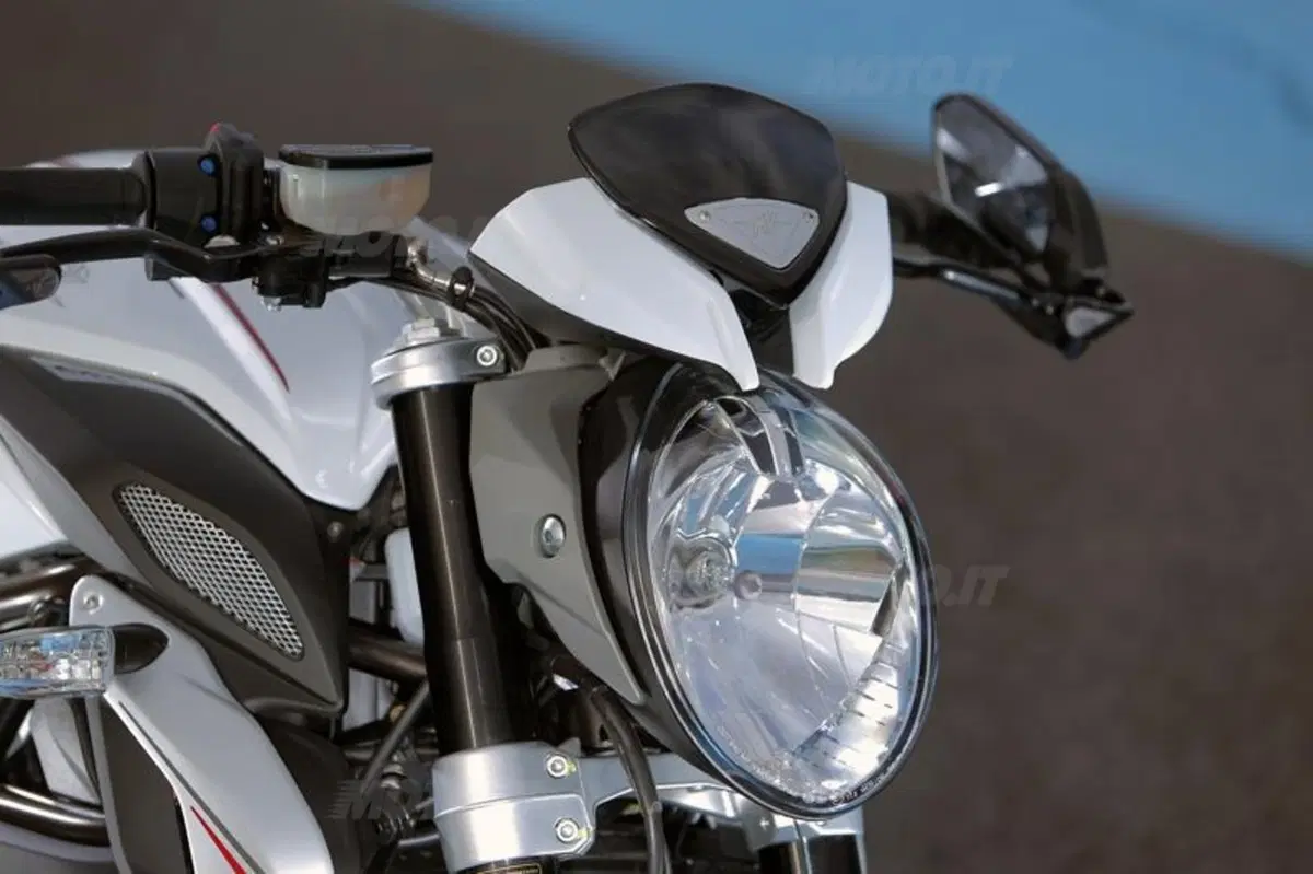 MV Agusta Brutale 800 Dragster  (48)
