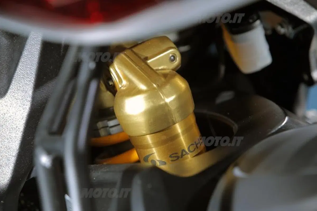 MV Agusta Brutale 800 Dragster  (53)