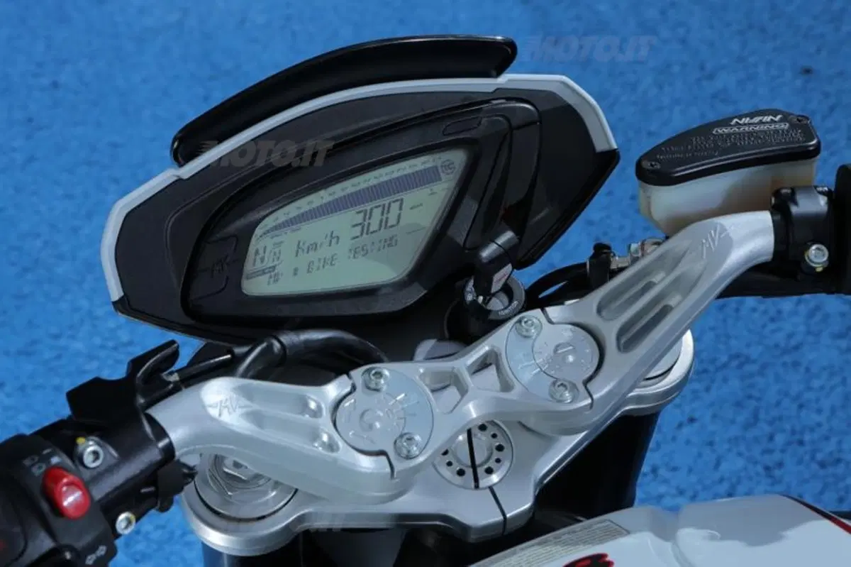 MV Agusta Brutale 800 Dragster  (68)