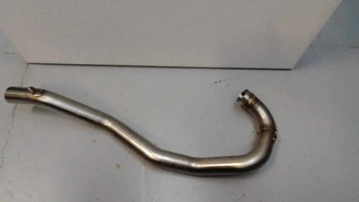 COLLETTORE ANT. PER APRILIA RXV 450 COD. 8585144 (2)