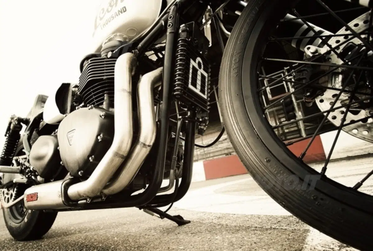 ICON 1000 Triumph Speedmaster (2)
