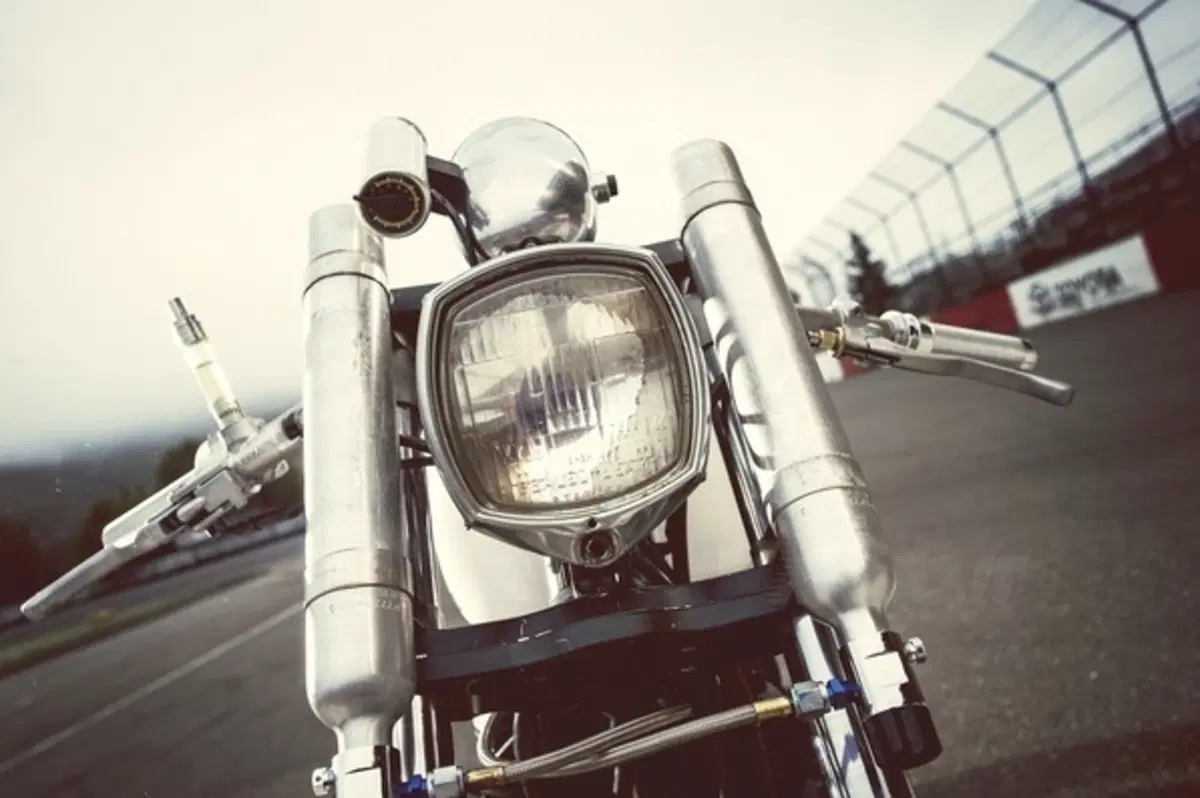 ICON 1000 Triumph Speedmaster (8)